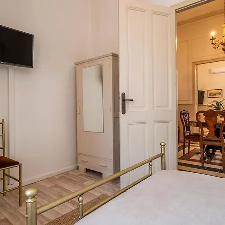 Le Nid The Nest Of Beauty *