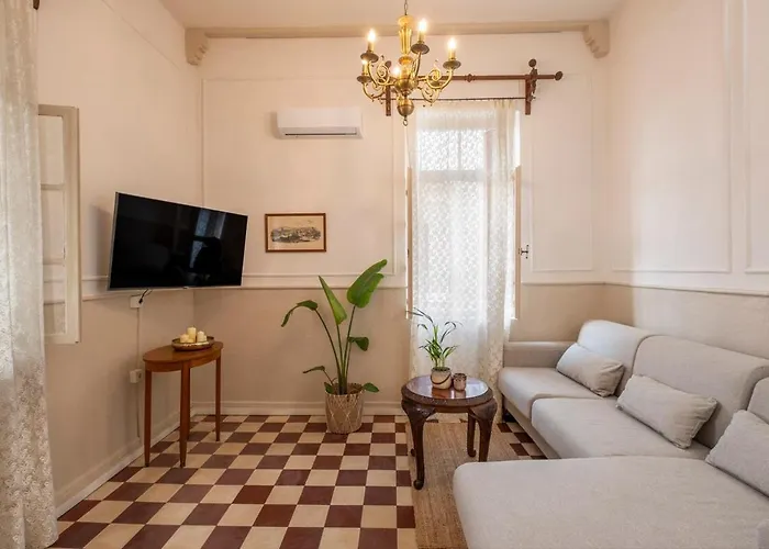 Le Nid The Nest Of Beauty