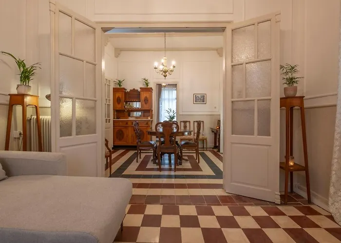 Le Nid The Nest Of Beauty *