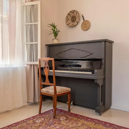 Le Nid The Nest Of Beauty *